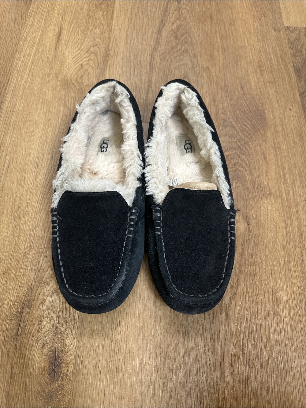 UGG Black Suede Shearling Lined Moccasin Slippers Women’s 9 Cozy Slip On - Picture 3 of 4